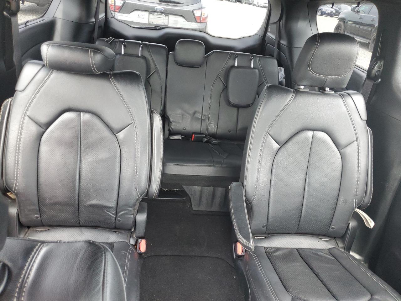 2019 CHRYSLER PACIFICA TOURING L photo 19