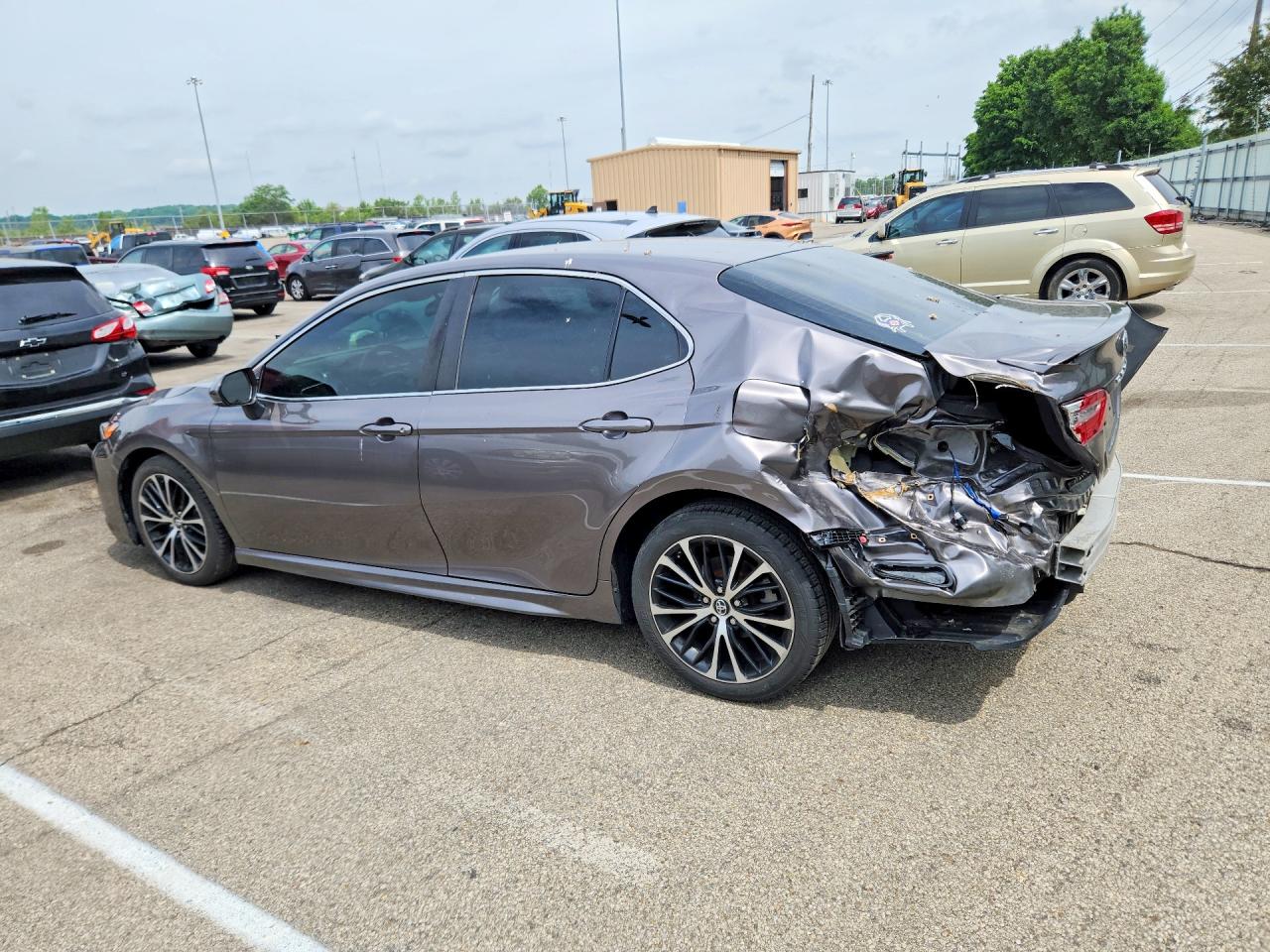 2018 TOYOTA CAMRY SE photo 3