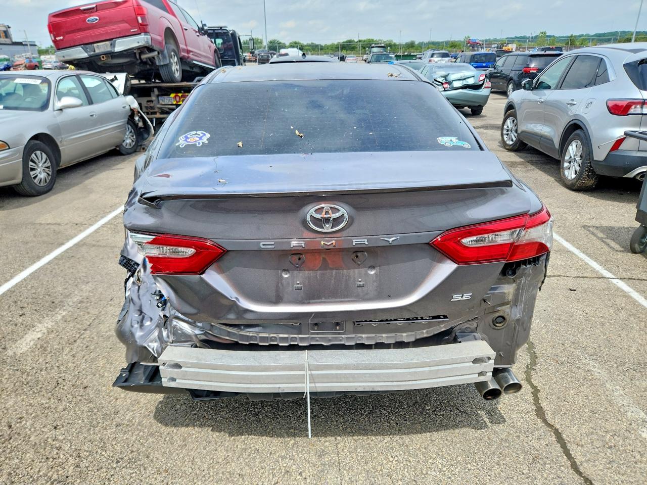 2018 TOYOTA CAMRY SE photo 11