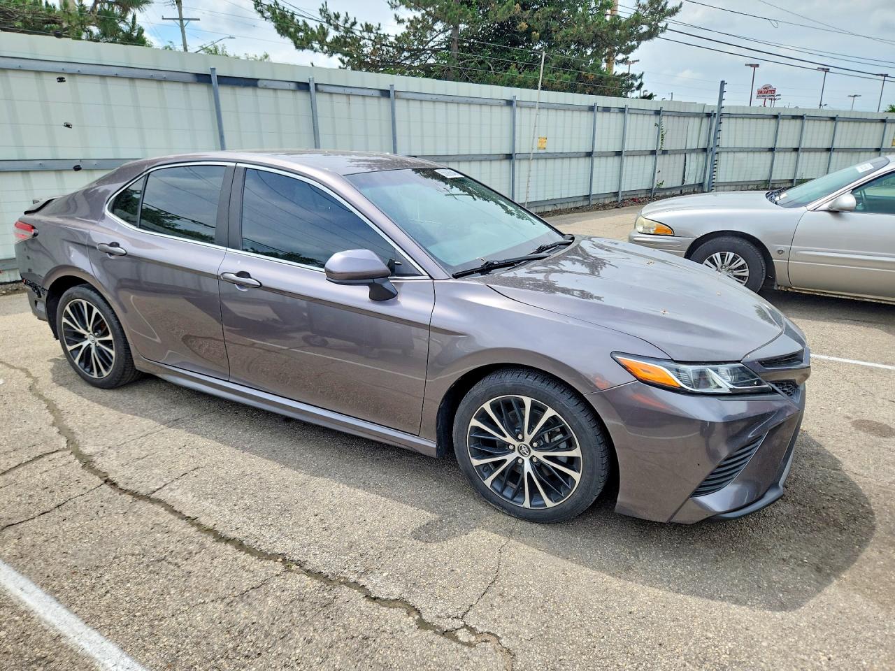 2018 TOYOTA CAMRY SE photo 7