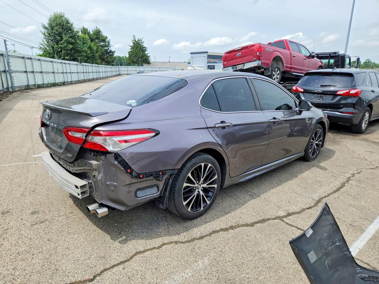 2018 TOYOTA CAMRY SE photo 5