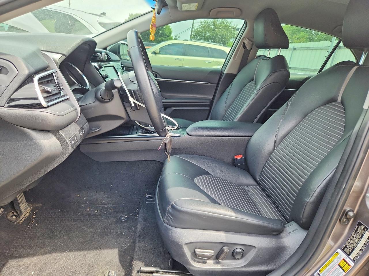 2018 TOYOTA CAMRY SE photo 13
