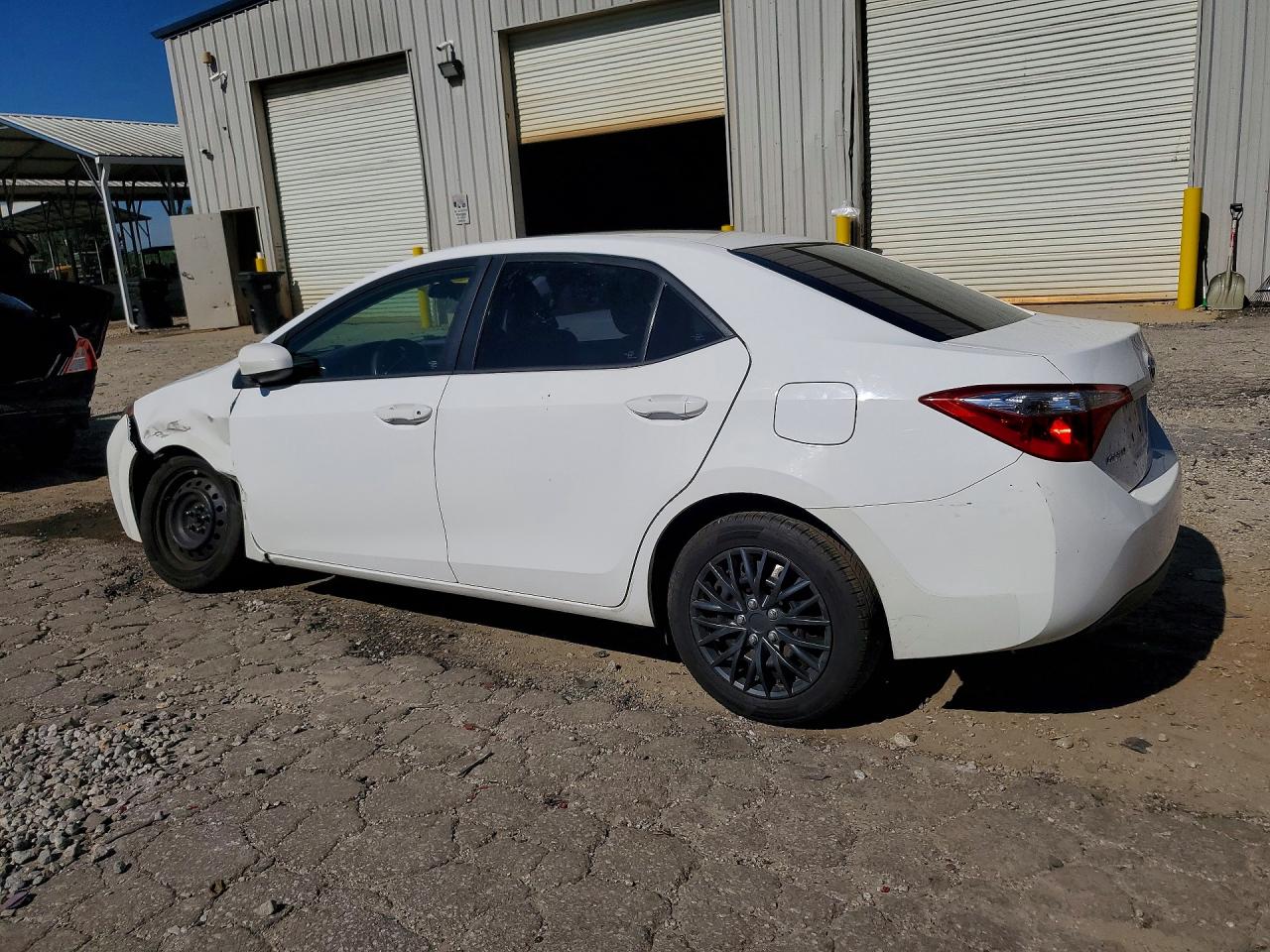 2016 TOYOTA COROLLA LE photo 3