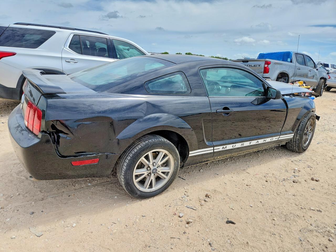 2005 FORD MUSTANG photo 5