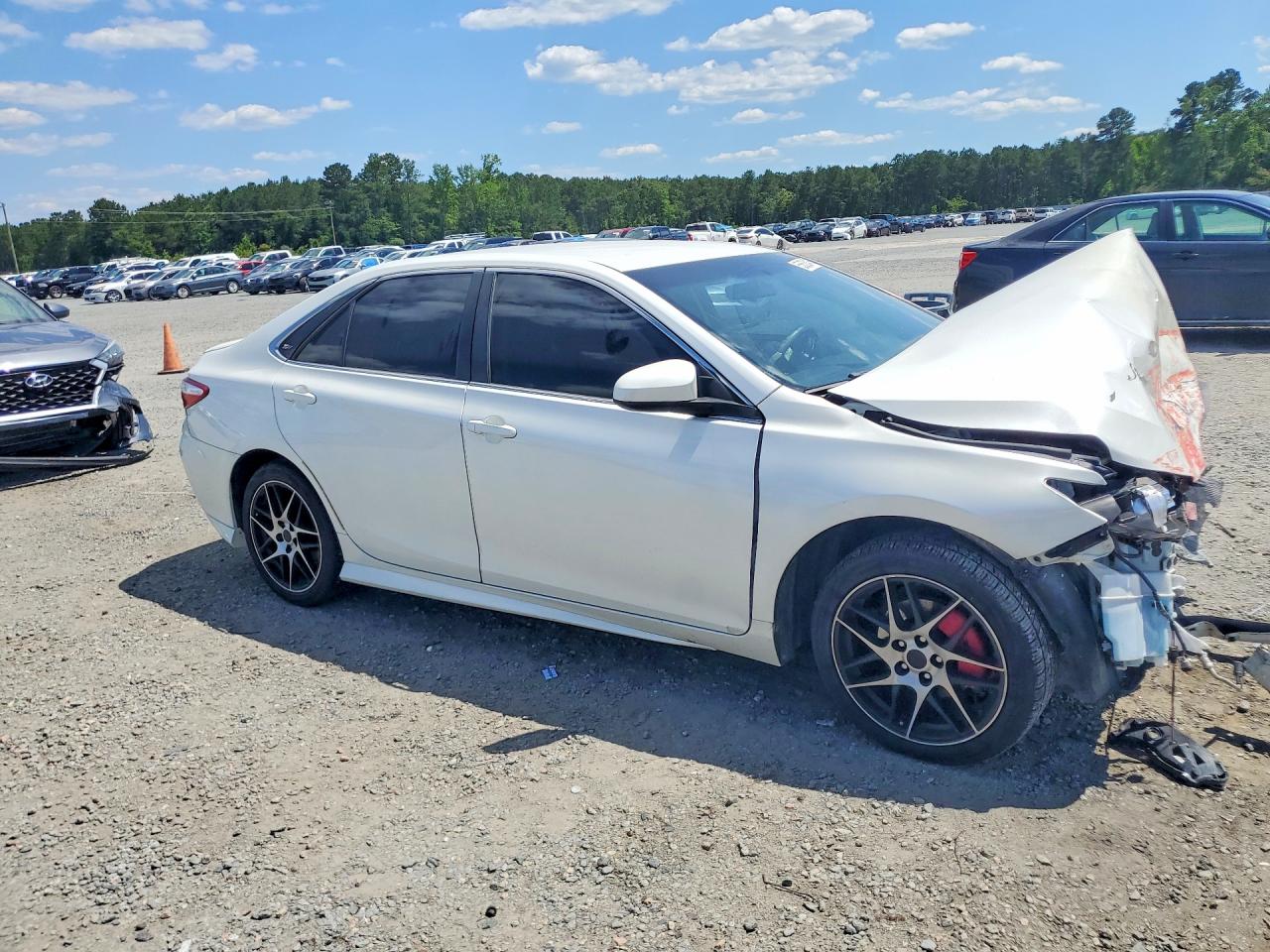 2016 TOYOTA CAMRY SE photo 7