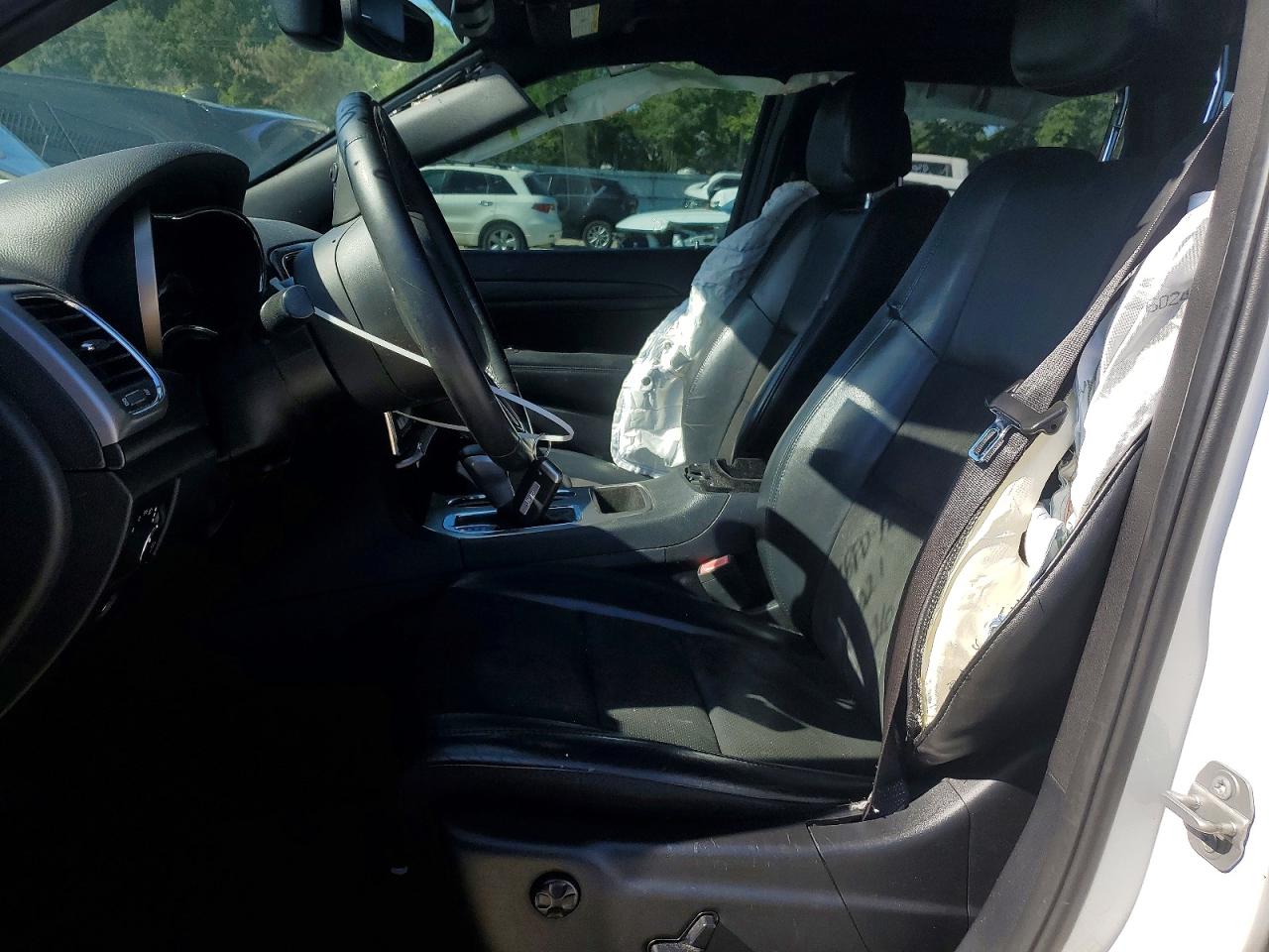 2019 JEEP GRAND CHEROKEE LAREDO photo 19
