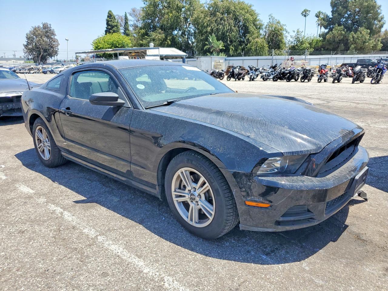 2013 FORD MUSTANG photo 7