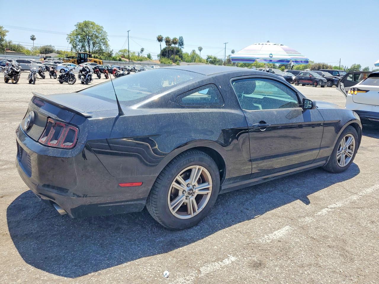 2013 FORD MUSTANG photo 5