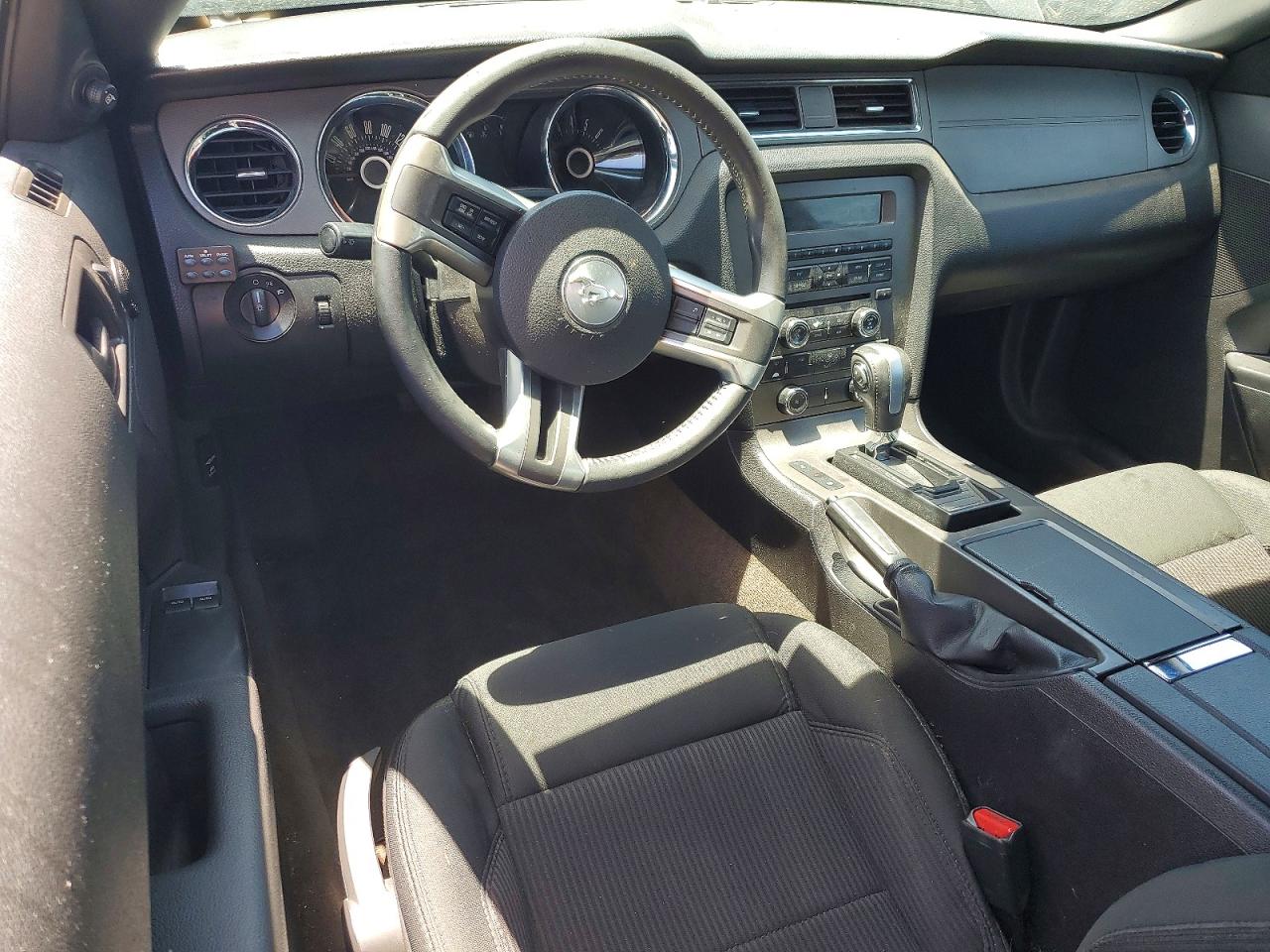 2013 FORD MUSTANG photo 15