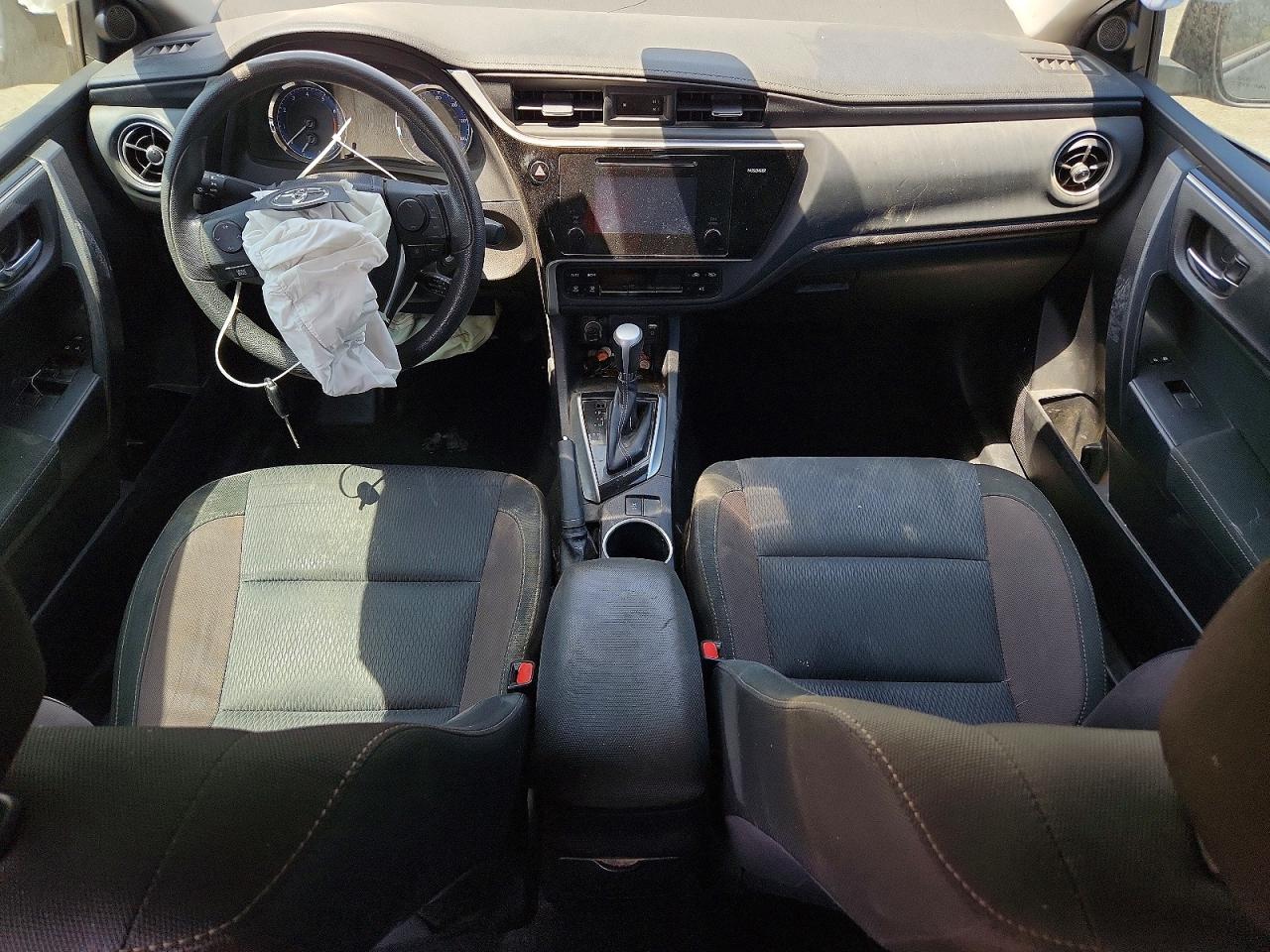 2017 TOYOTA COROLLA LE photo 8
