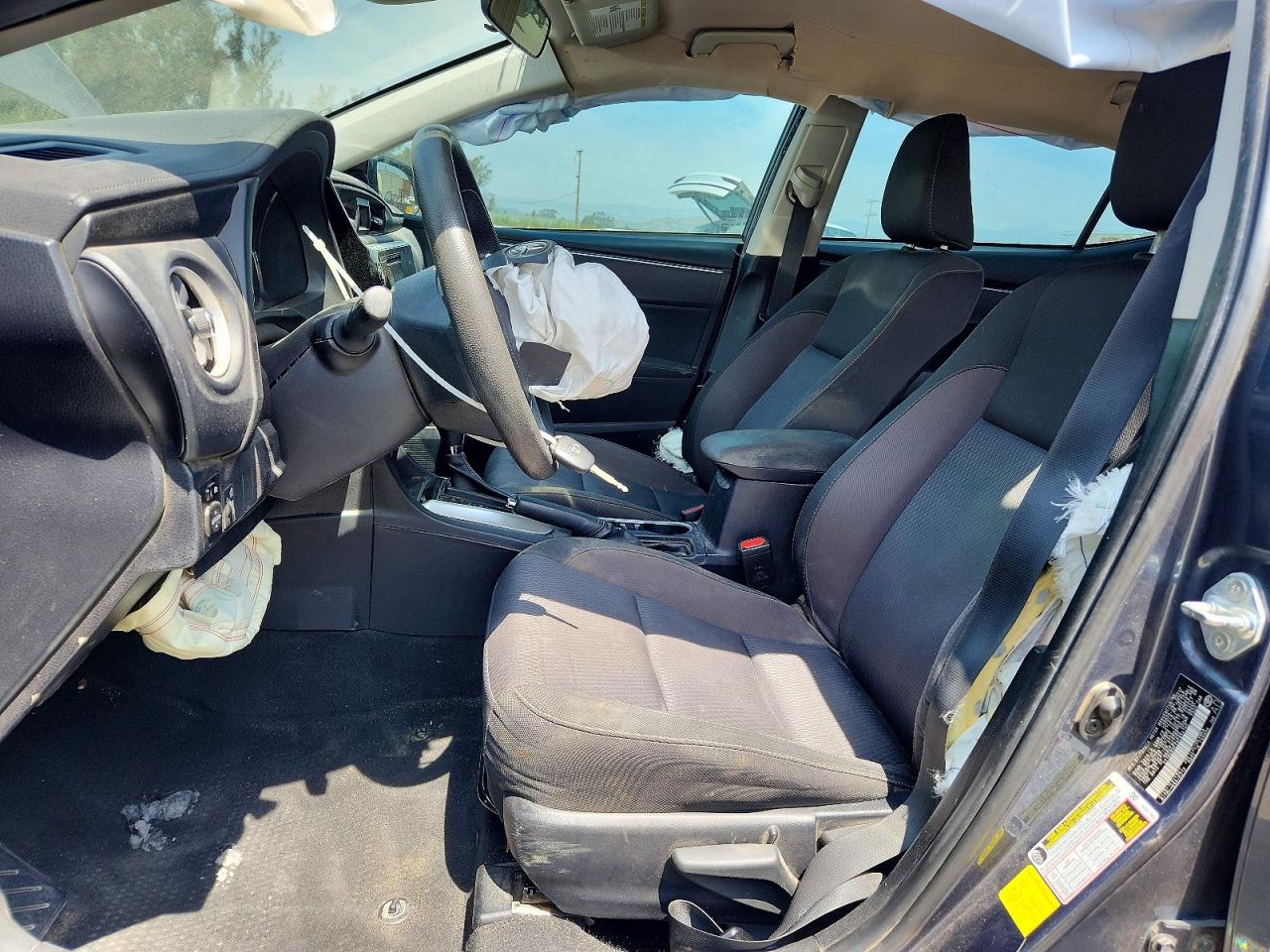 2017 TOYOTA COROLLA LE photo 7