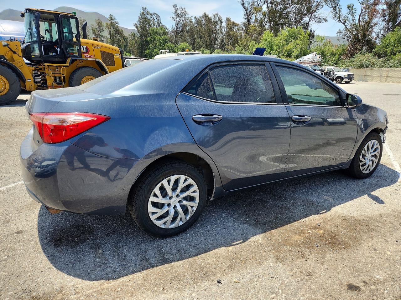 2017 TOYOTA COROLLA LE photo 3