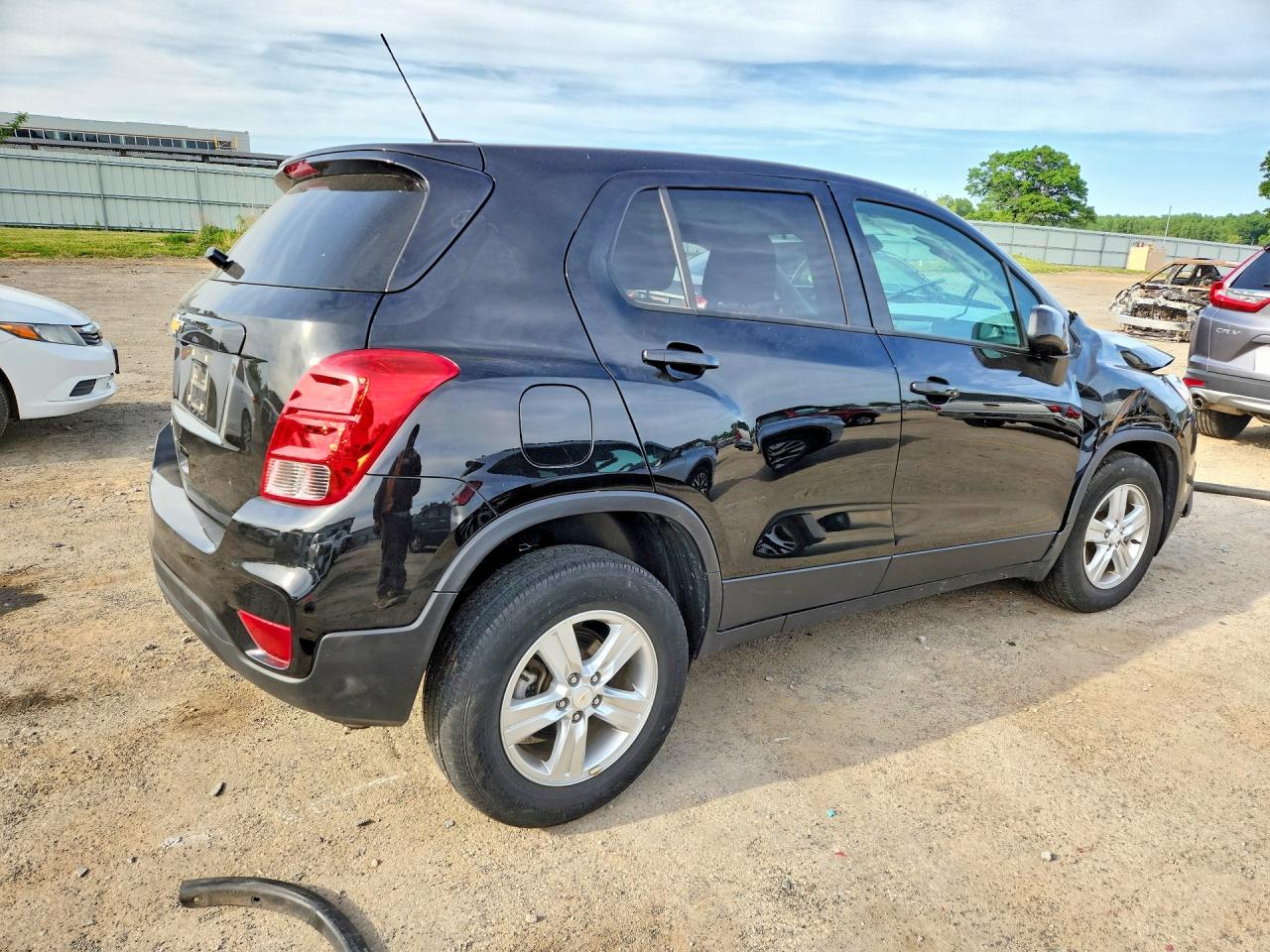 2022 CHEVROLET TRAX LS photo 5