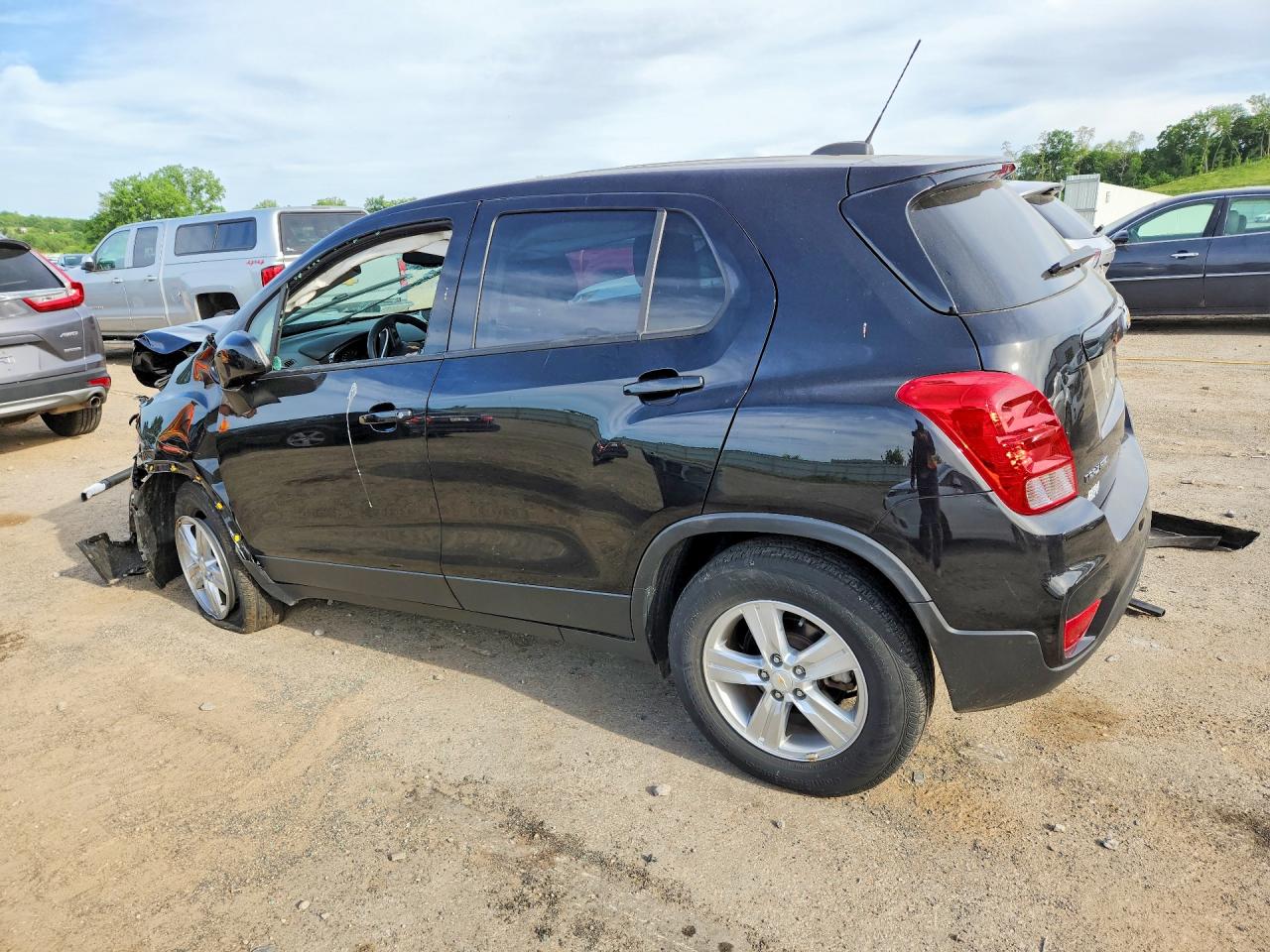 2022 CHEVROLET TRAX LS photo 3