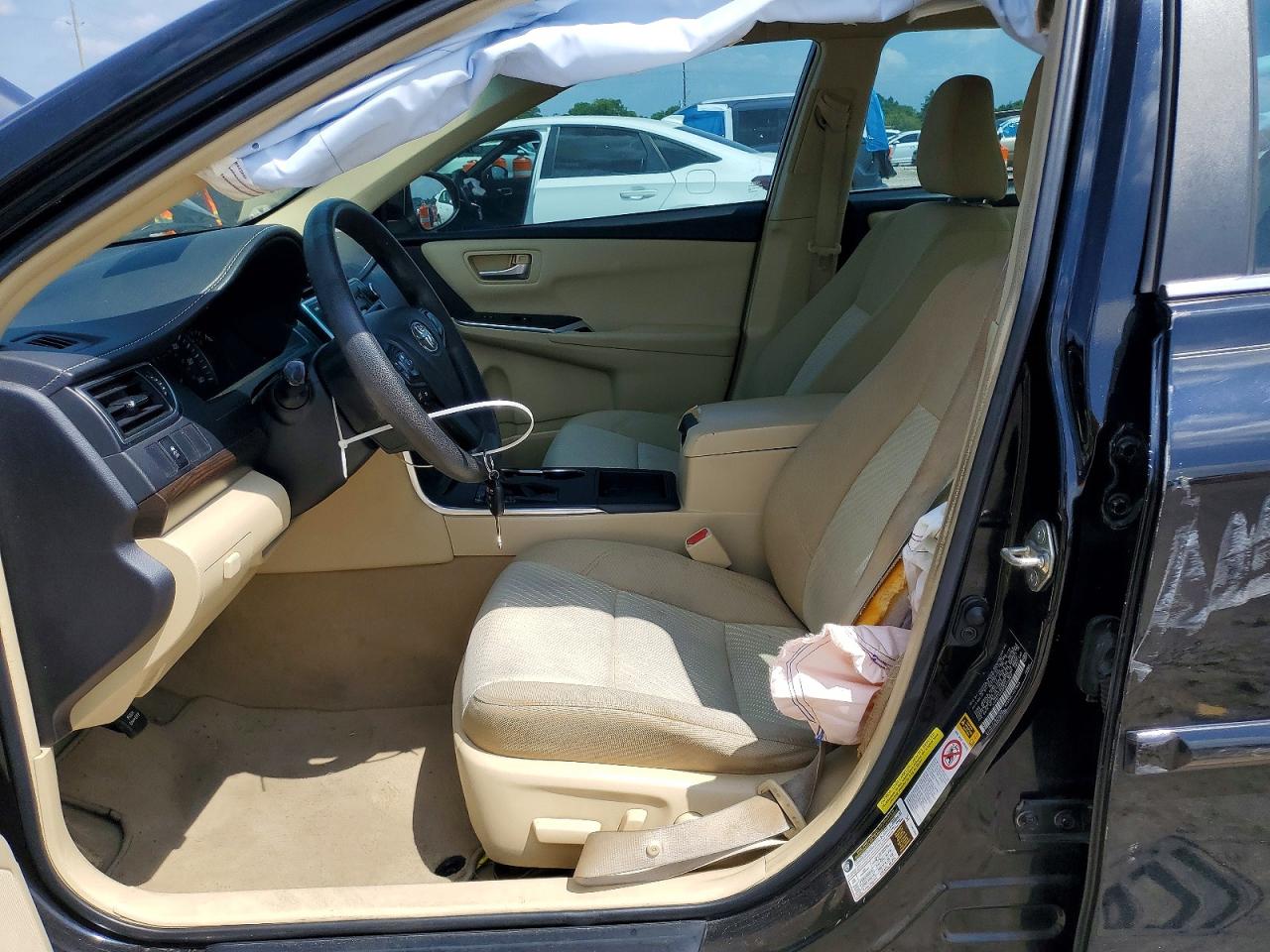 2015 TOYOTA CAMRY LE photo 13