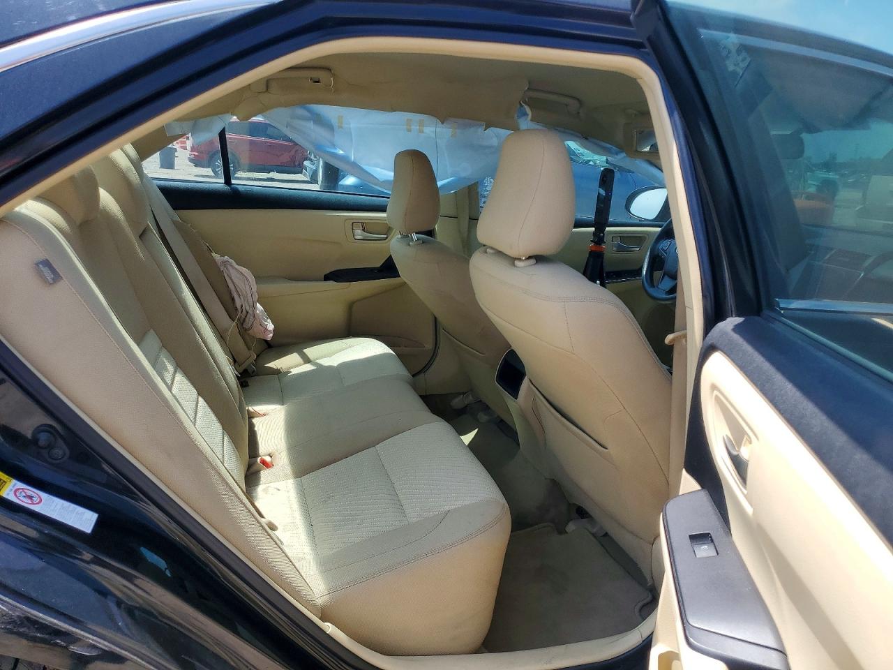 2015 TOYOTA CAMRY LE photo 19