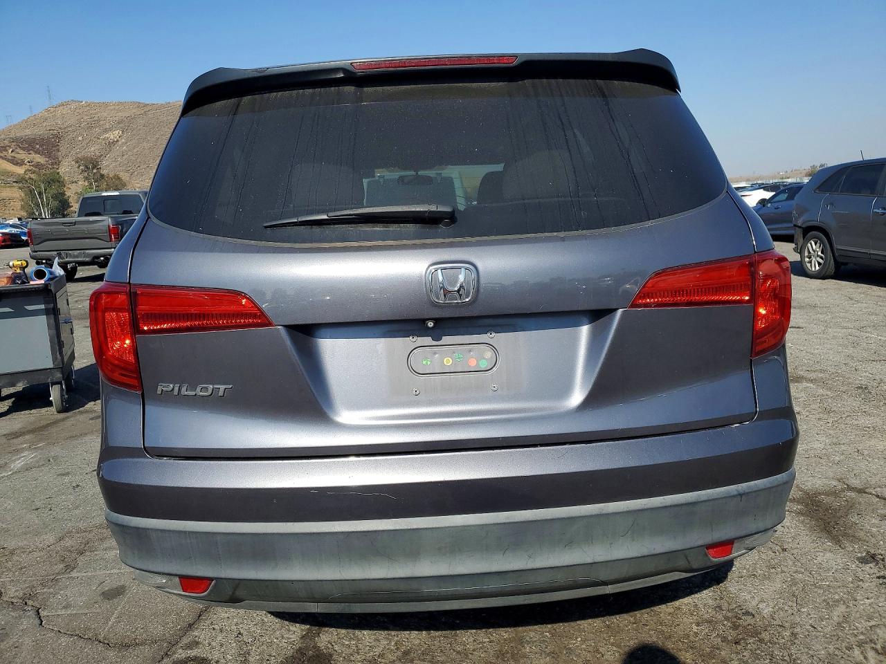 2016 HONDA PILOT LX photo 16