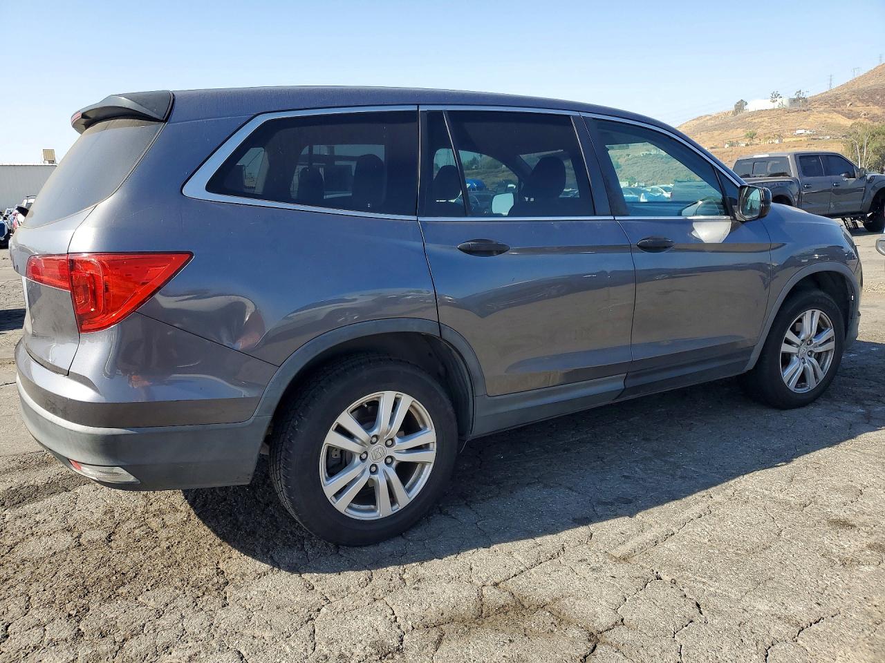 2016 HONDA PILOT LX photo 7