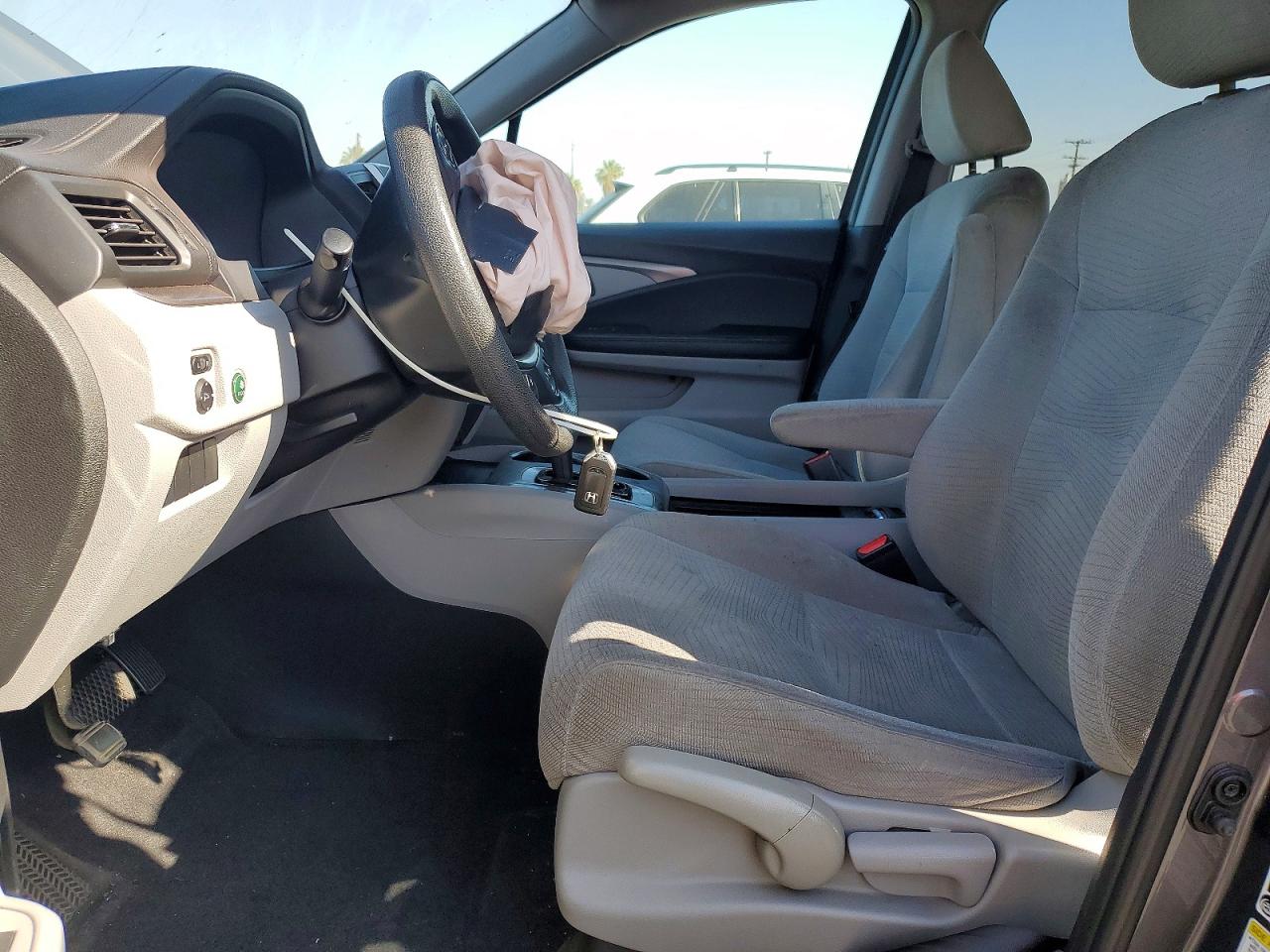 2016 HONDA PILOT LX photo 19