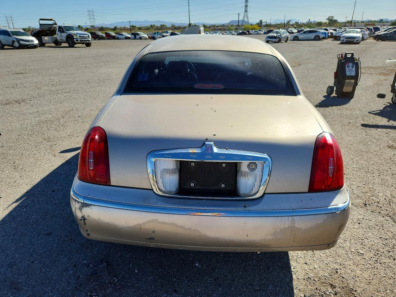 1998 LINCOLN TOWN CAR EXECUTIVE photo 11