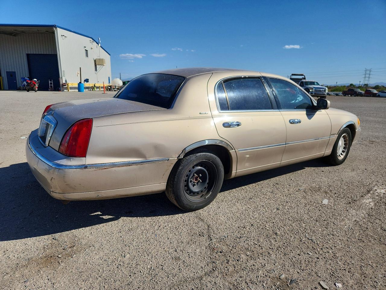 1998 LINCOLN TOWN CAR EXECUTIVE photo 5
