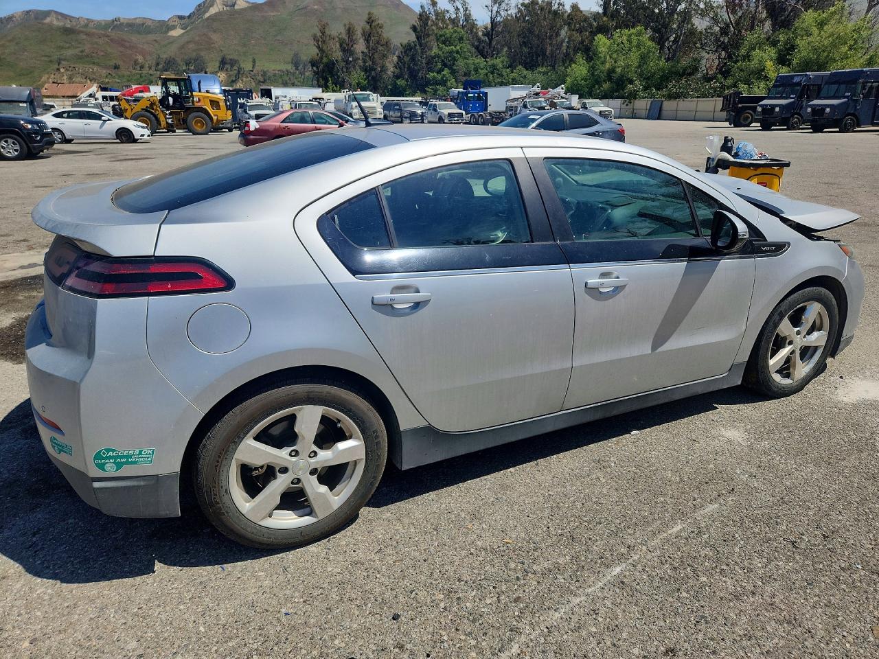 2013 CHEVROLET VOLT photo 3