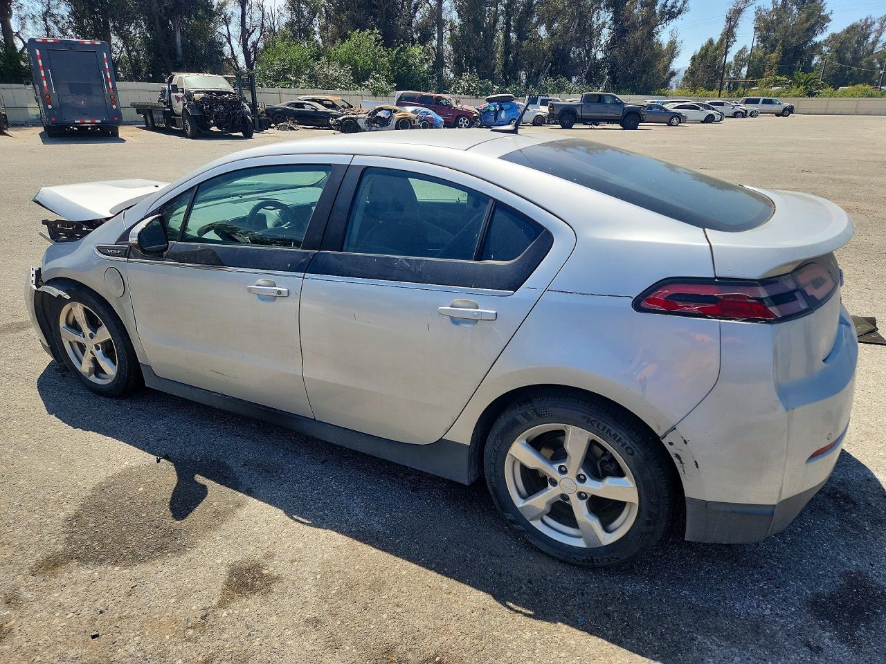 2013 CHEVROLET VOLT photo 2