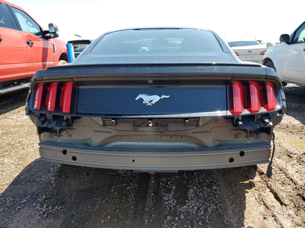 2017 FORD MUSTANG photo 16