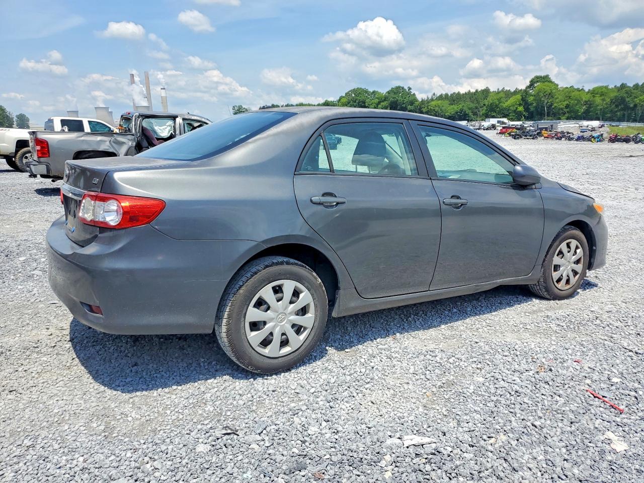 2011 TOYOTA COROLLA LE photo 3
