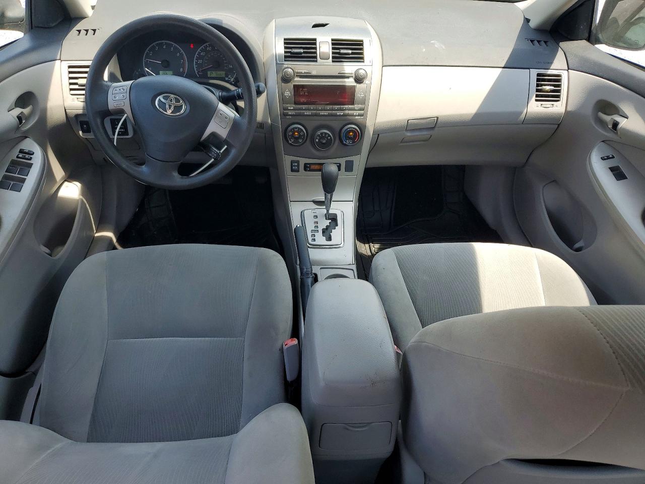 2011 TOYOTA COROLLA LE photo 8
