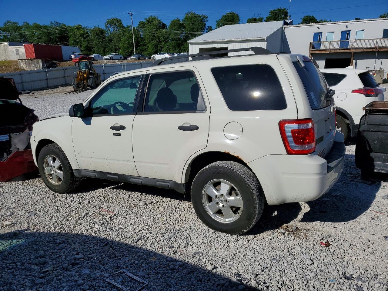 2011 FORD ESCAPE XLT photo 3