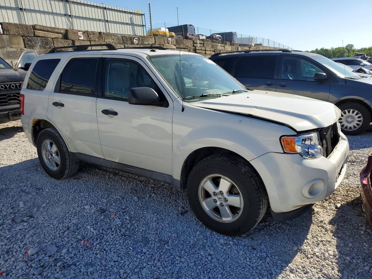 2011 FORD ESCAPE XLT photo 7