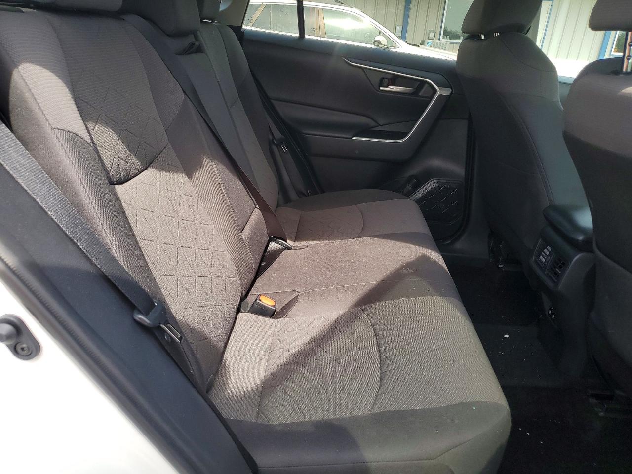 2019 TOYOTA RAV4 XLE photo 21