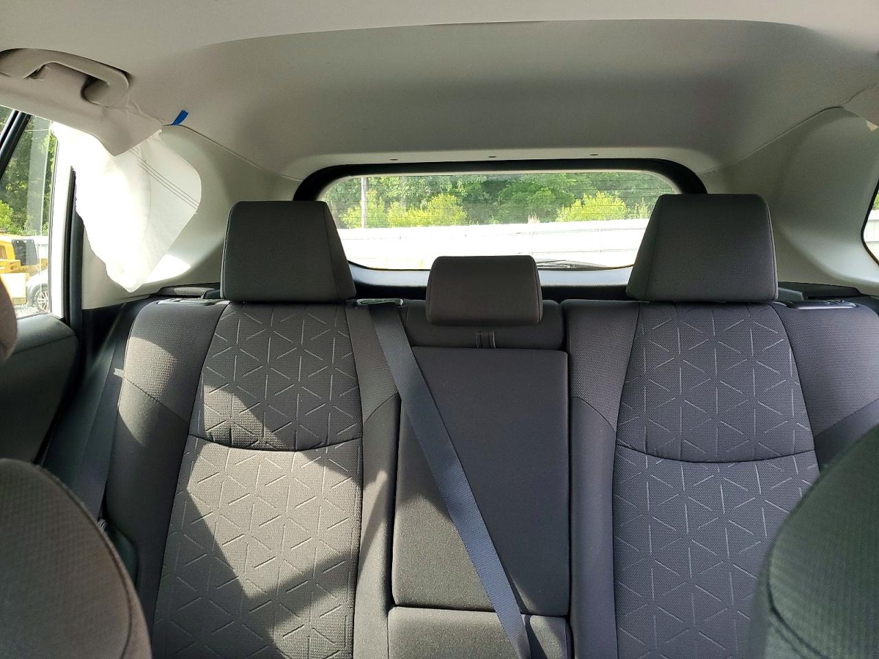 2019 TOYOTA RAV4 XLE photo 19