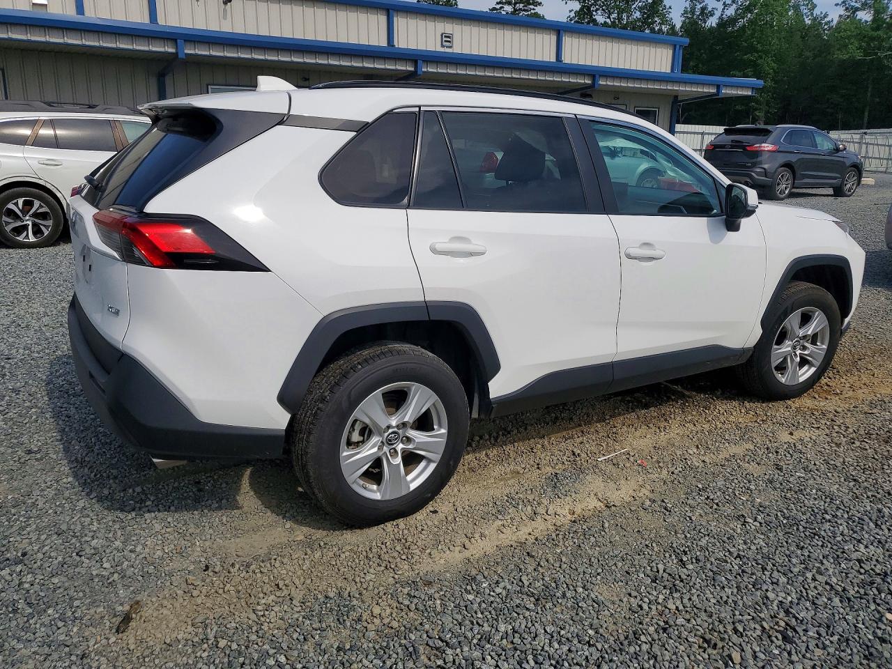 2019 TOYOTA RAV4 XLE photo 5