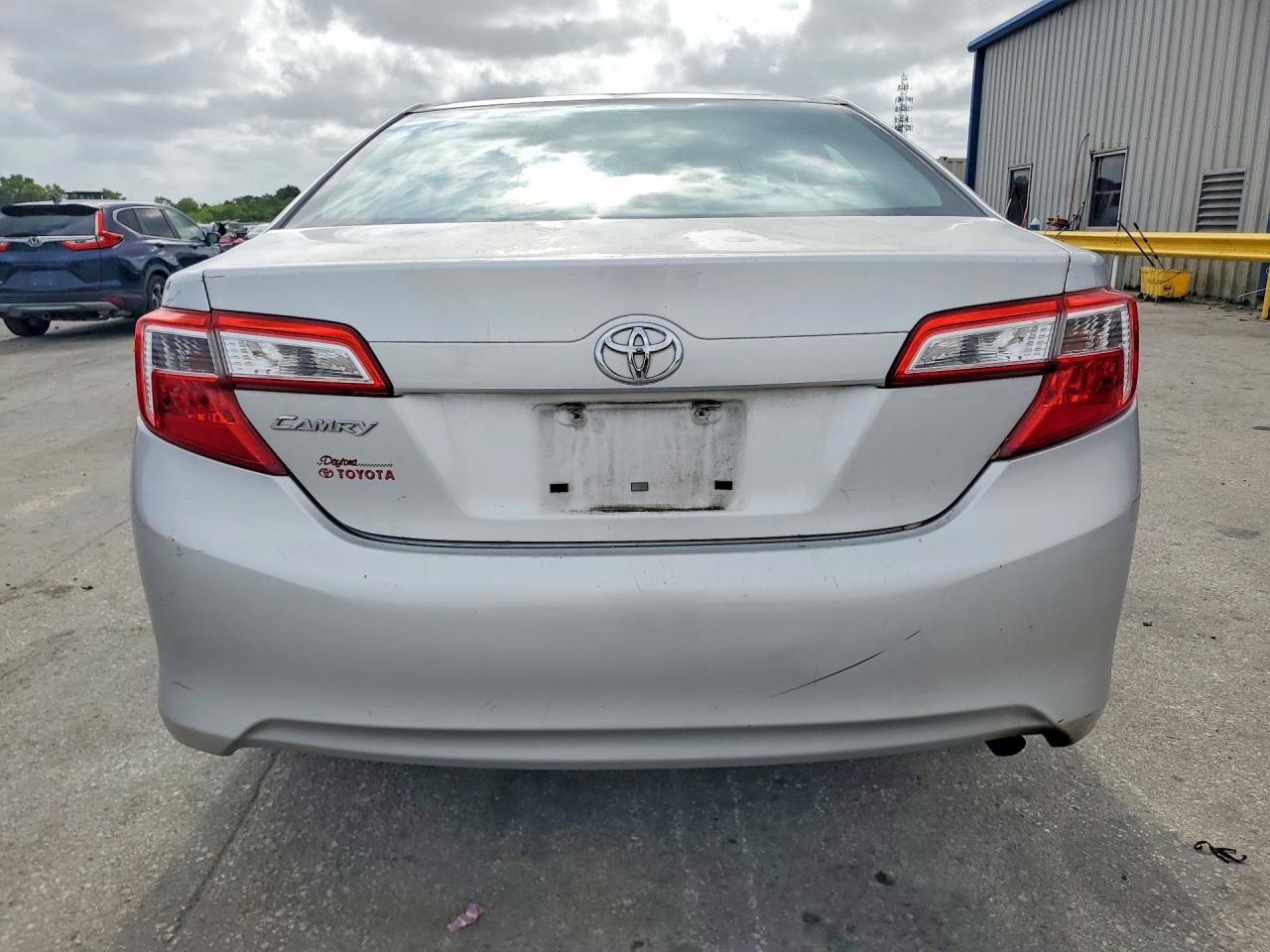 2014 TOYOTA CAMRY L photo 11