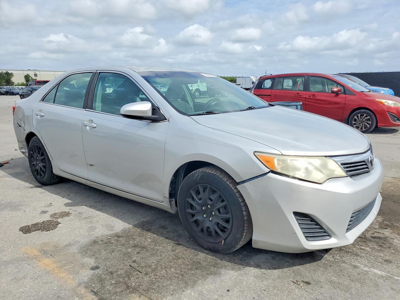 2014 TOYOTA CAMRY L photo 7