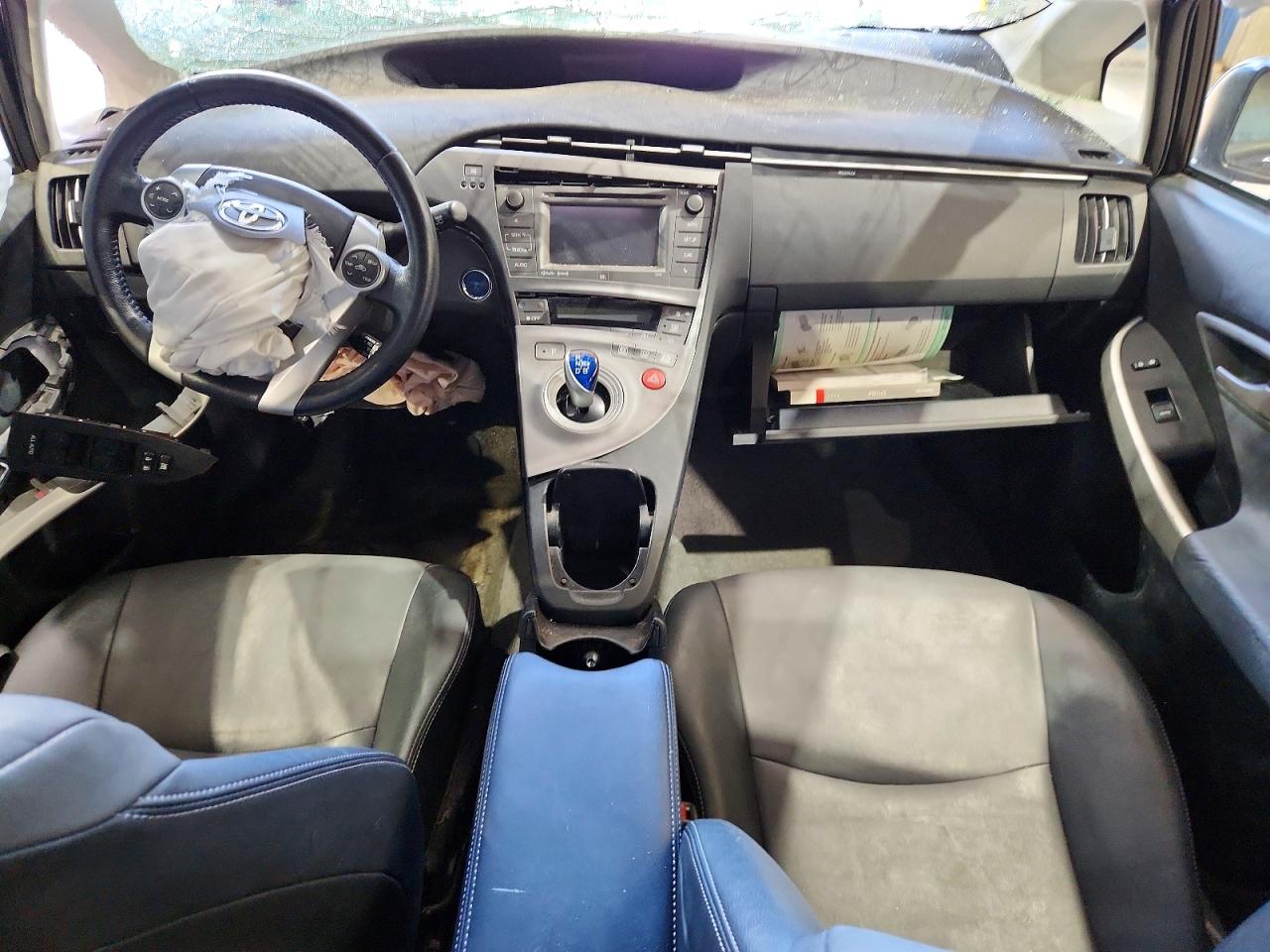 2015 TOYOTA PRIUS FOUR photo 22