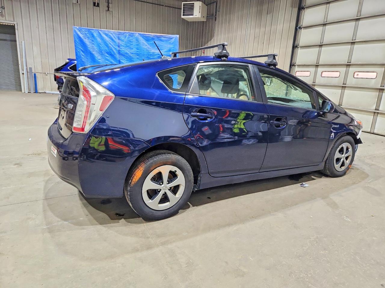 2015 TOYOTA PRIUS FOUR photo 7