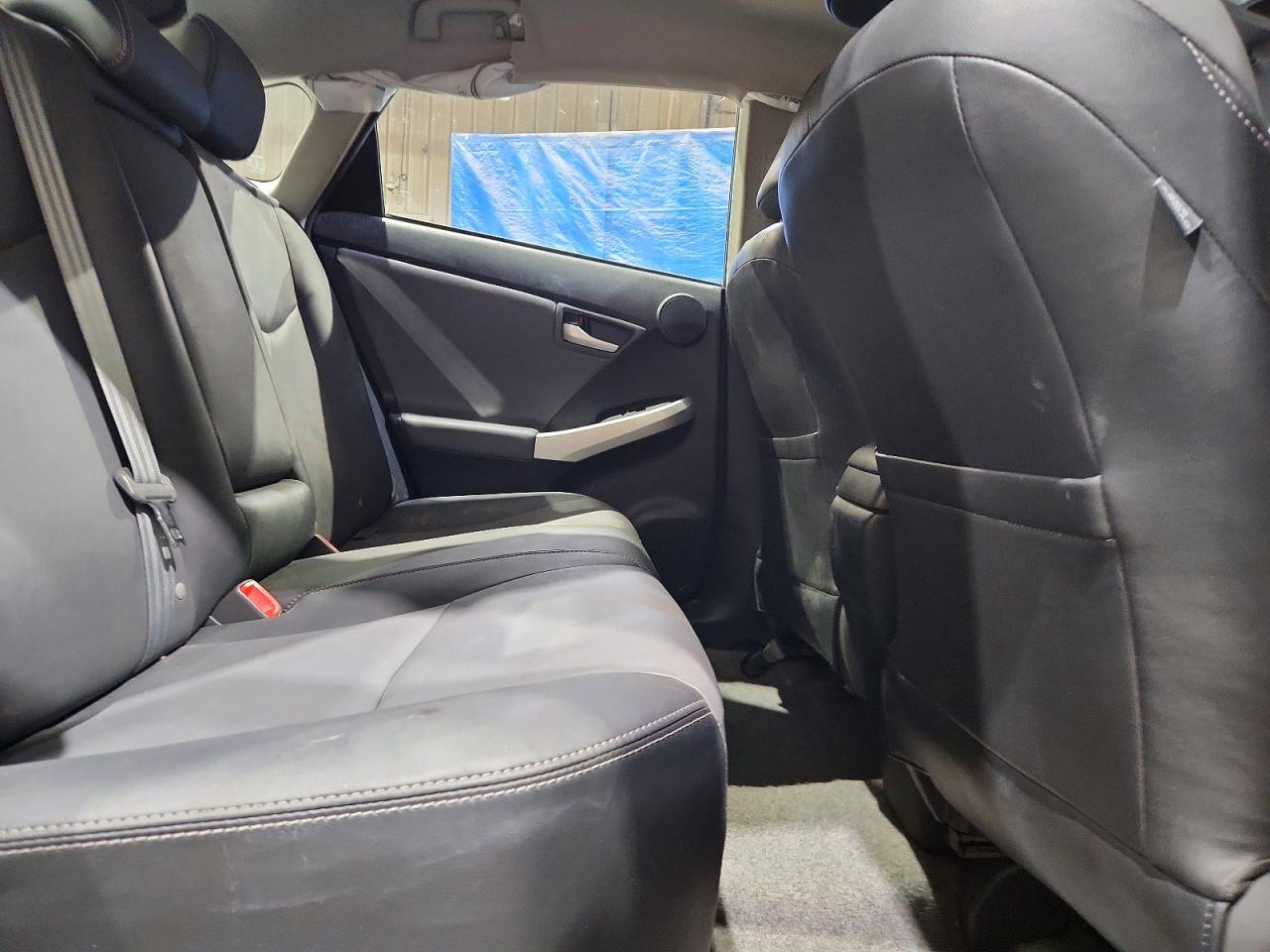 2015 TOYOTA PRIUS FOUR photo 28