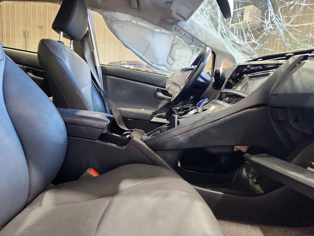 2015 TOYOTA PRIUS FOUR photo 19