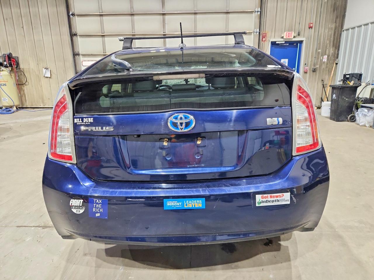 2015 TOYOTA PRIUS FOUR photo 16