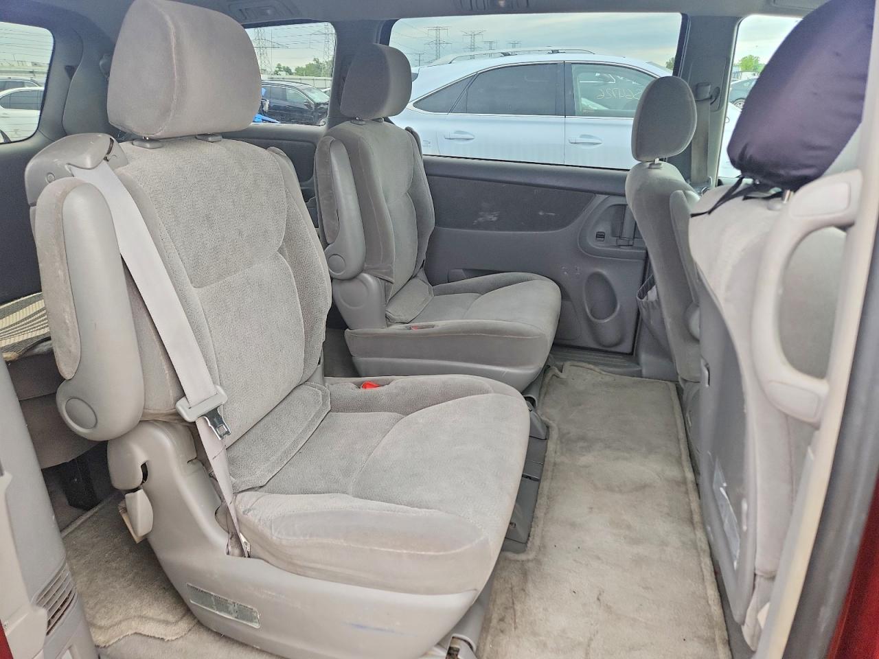 2004 TOYOTA SIENNA XLE 7 PASSENGER photo 10