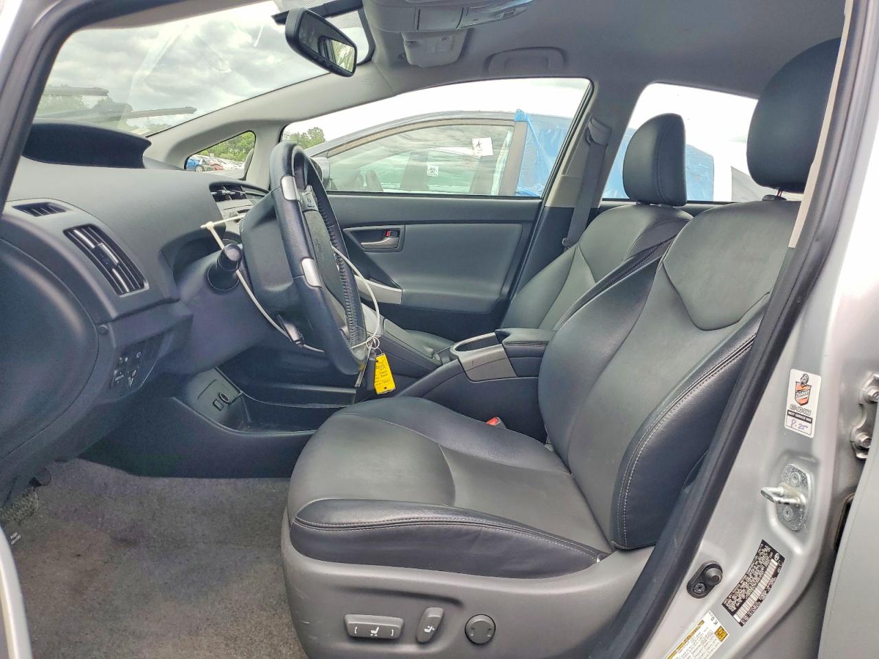 2015 TOYOTA PRIUS FIVE photo 13
