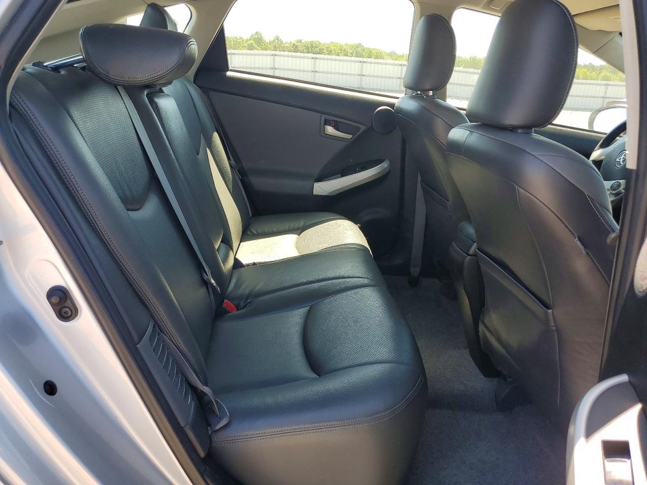 2015 TOYOTA PRIUS FIVE photo 19