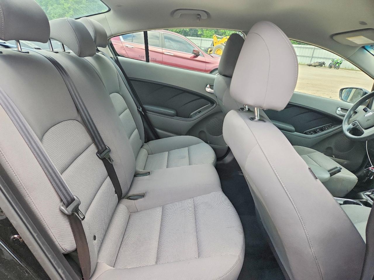 2017 KIA FORTE LX photo 28