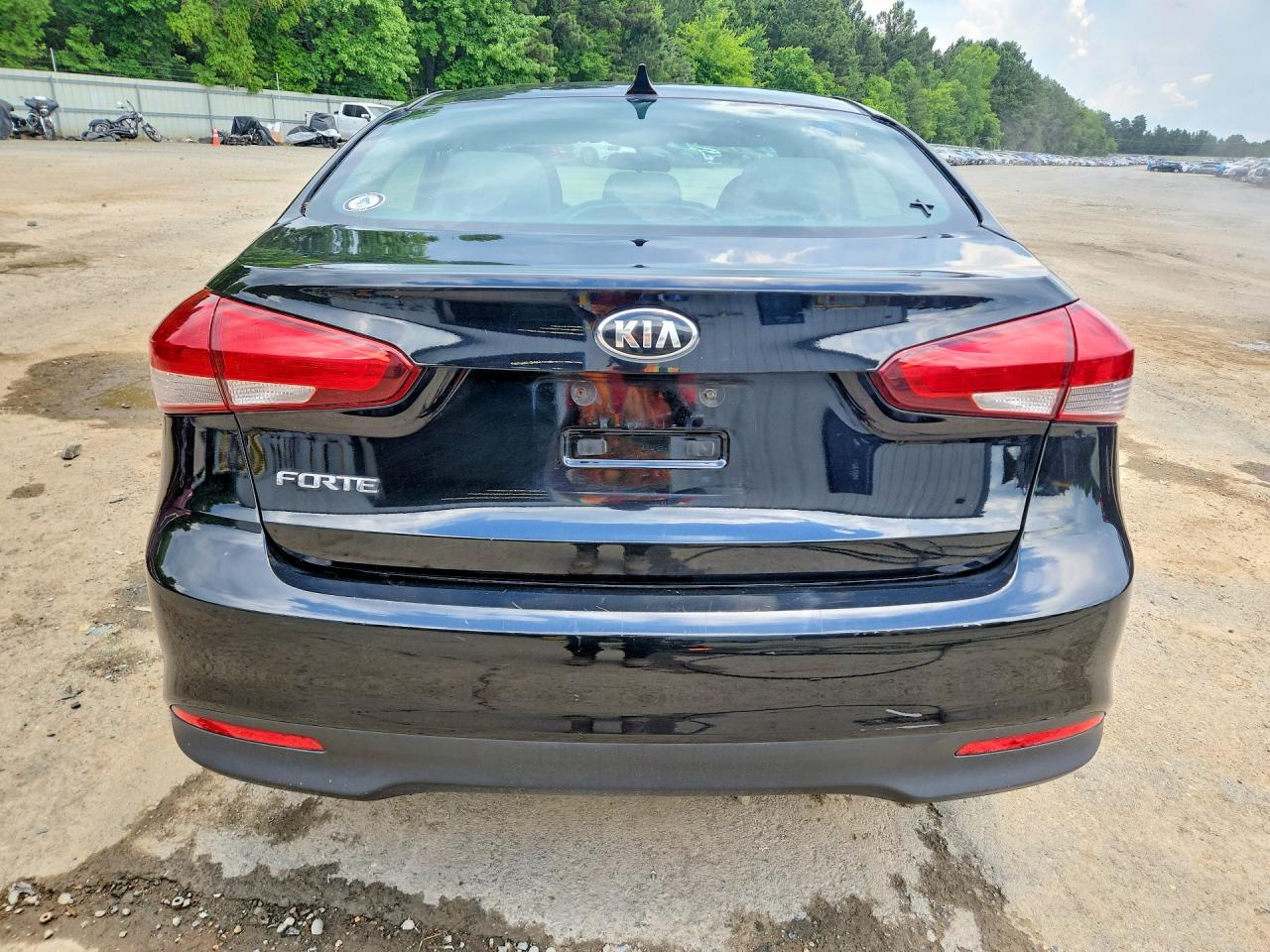 2017 KIA FORTE LX photo 16