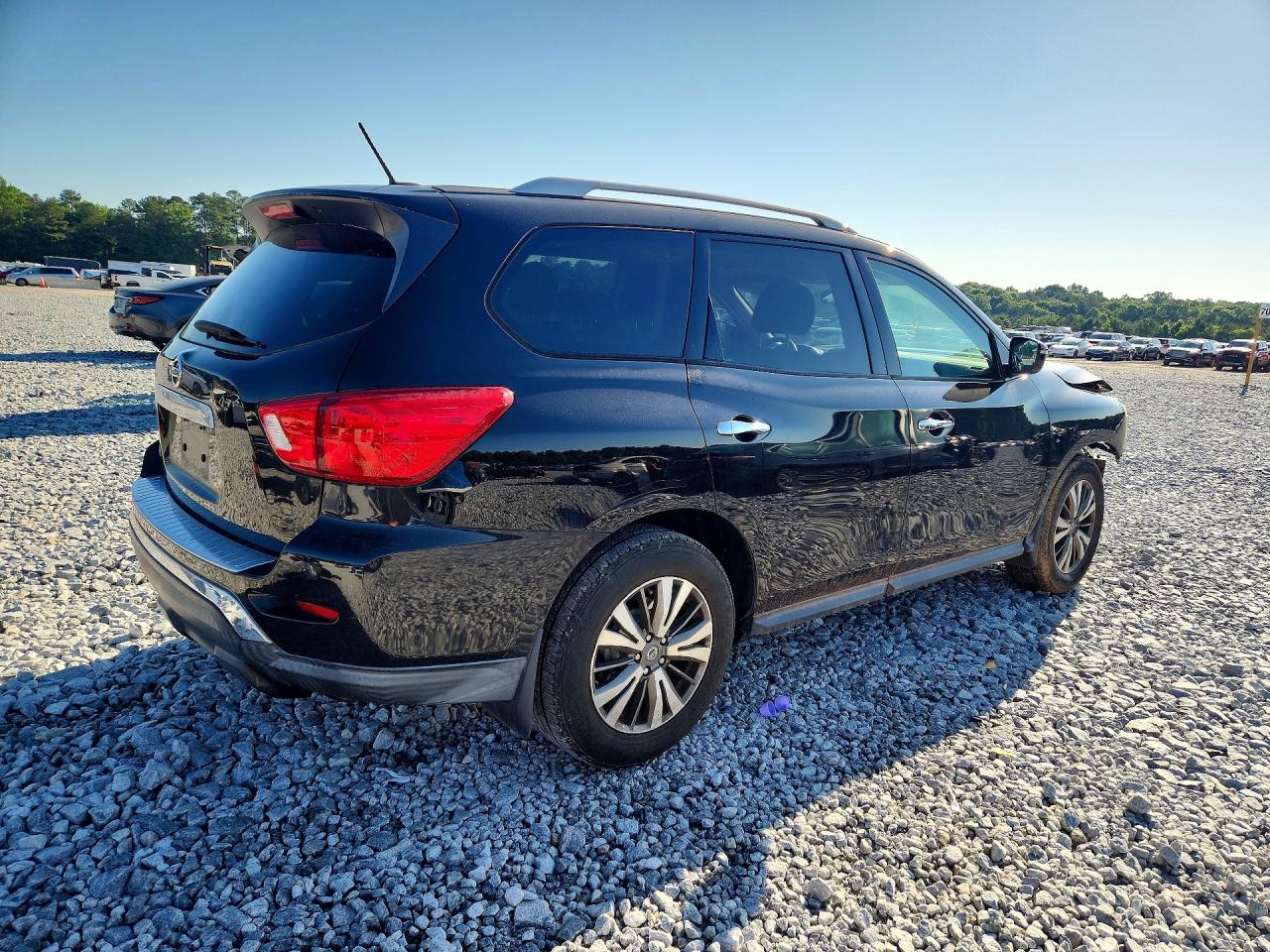 2017 NISSAN PATHFINDER S photo 5