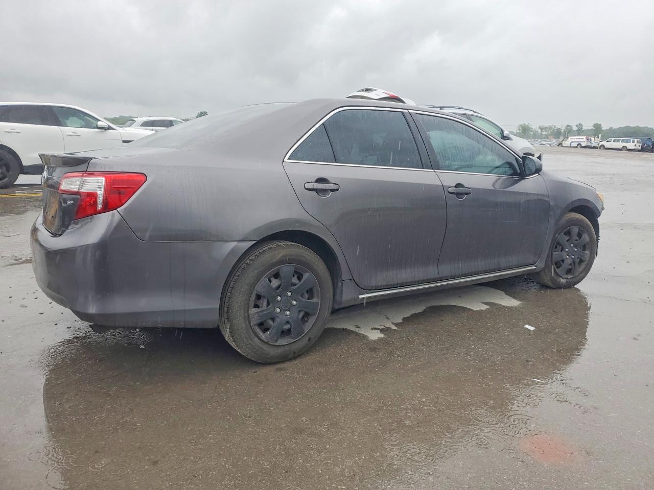 2014 TOYOTA CAMRY LE photo 5