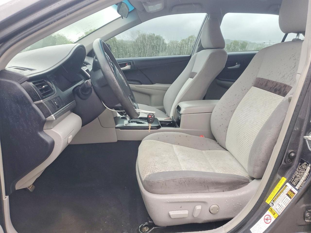 2014 TOYOTA CAMRY LE photo 13